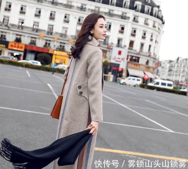 建议|建议大家:大衣下面别穿小脚裤,显矮!瞧她这样穿,小个子也显高