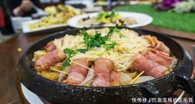 和媳妇回农村老家，叔叔请客吃大餐，30道菜霸气桌子摆不下