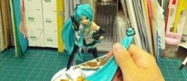 天妇罗|手办除了用来睡觉外,居然还能吃11区网友将手办炸成“天妇罗”