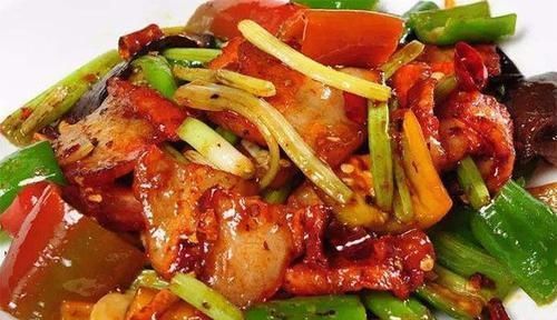 中老年人不能吃“肥肉”？醫生：肥肉“這樣吃”，不僅補鈣還長壽