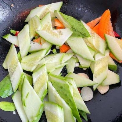 水淀粉|超嫩滑的鸡胸肉炒黄瓜片这么做，吃前一定备足饭