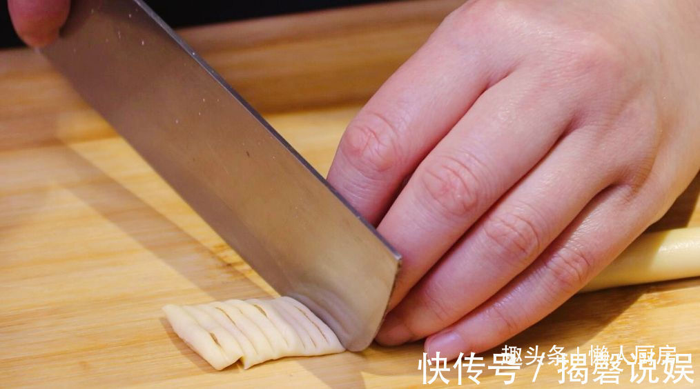 黄油|花生酱不只是调味品，配上面粉做的花生酥，一口一个吃着太香了