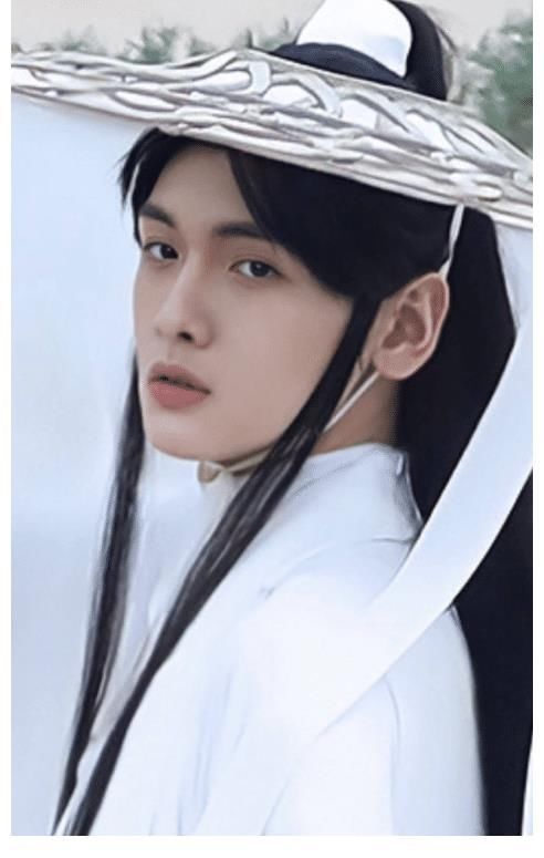 花城|看了《天官赐福》双男主造型,张凌赫翟潇闻距离大火,仍存在差距