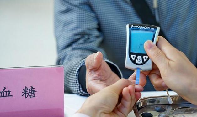 胰岛素|血糖高，脸先知，多吃三菜，常饮三水，远离三事，可平稳血糖！