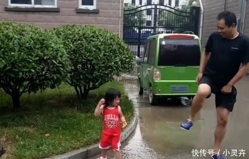 小情人|“佩奇父女”跳泥坑火了,网友:奶奶已经扛着大刀在来的路上