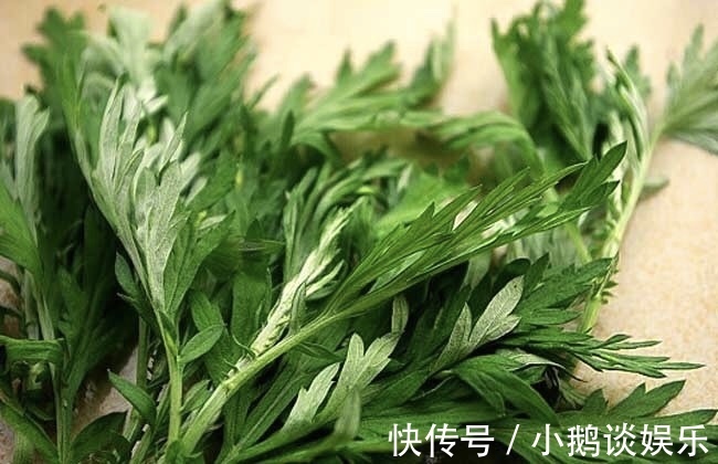 女人|女人睡前把“艾草”敷肚脐上,半个月后,3个惊喜变化不请自来