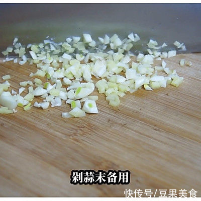 冬菇|春节大鱼大肉吃多了，来道清爽解腻的冬菇炒青菜吧