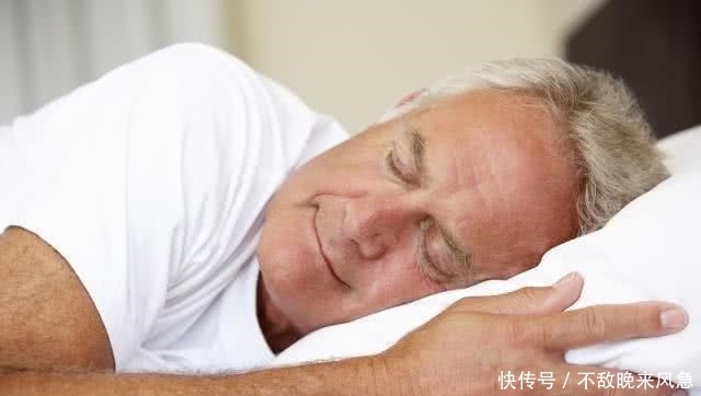 晚上睡觉时,身体一旦有这5种变化,说明你的血糖已“超标”!