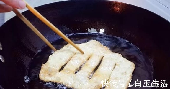 酥脆|早上给家人炸点油饼,一口酥脆,搭上一碗豆腐脑,吃完浑身舒坦