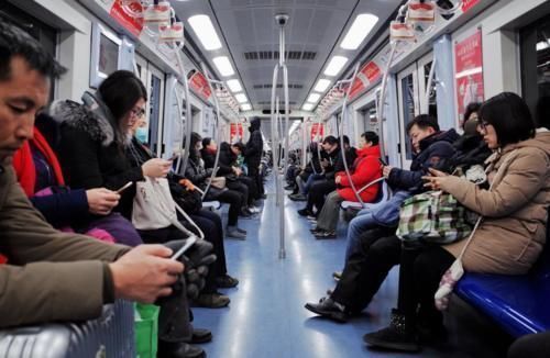 农民工|哈佛校长坦言:孩子讨厌读书,家长带他去这三个地方,比打有用