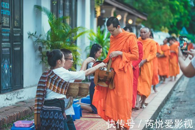 人文景观|老挝最温情的一道人文景观，持续千年，游客为此专门早起