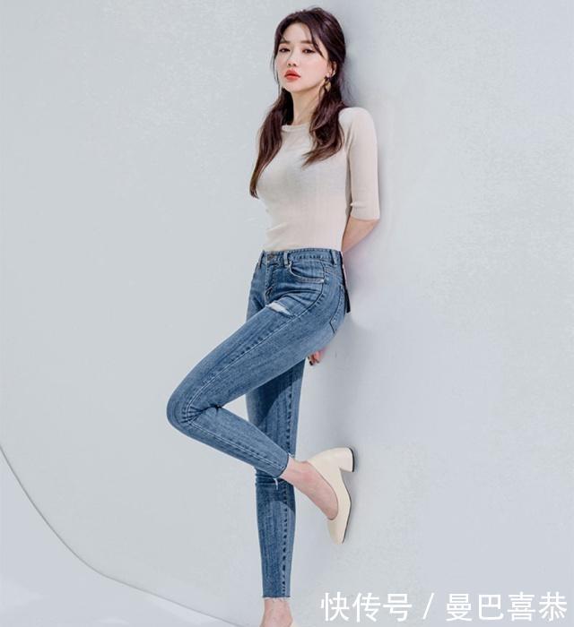 牛仔裤穿出清爽感觉,自然随意穿着舒适,长腿清新自然迷人