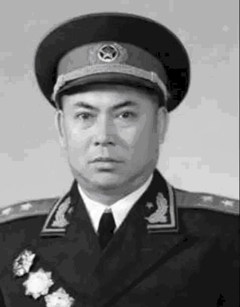 纵队|东北野战军第十二纵队,三位师长是谁,有一位比纵队司令军衔还高