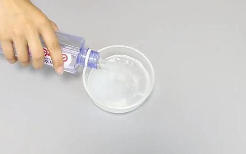 每次洗衣服时滴一滴它，不用搓就能干净如新，可惜知道的人不多