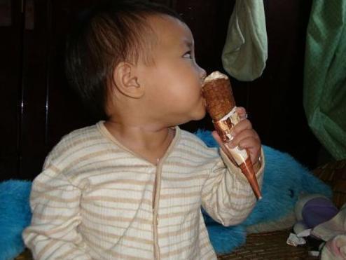 食物|夏季带娃,“死死管住”孩子的嘴,4种零食不要碰,会越吃越伤