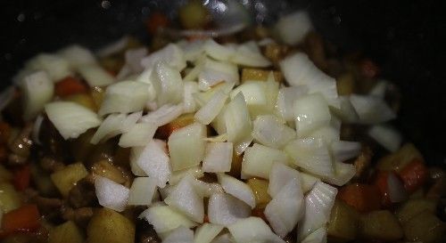  秘制|平凡生活中遇到的多彩味道，我的秘制炒三丁，食材丰富、制作简单