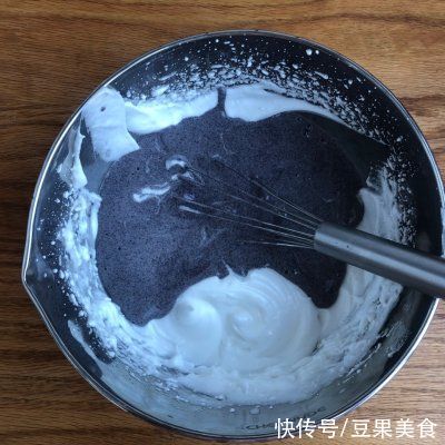 蛋白霜|正宗地道的桂花黑米糕做法，速来围观