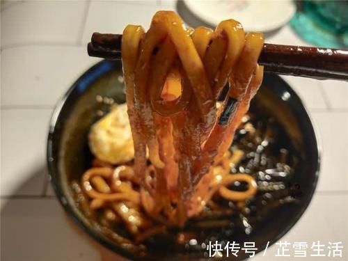 口感|葱油拌面原来这么简单，这么做口感筋道一点也不坨，一周也吃不够