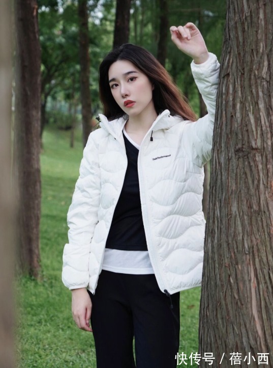 内搭 “羽绒服”怎么穿才不丑?内行人都知道,选对内搭和下装才是关键