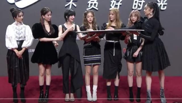 出道|太难了硬糖少女现场生图又被吐槽，连黄子韬都看不下去了