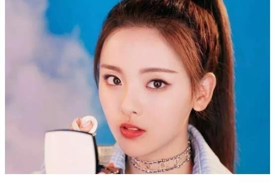 杨超越真的很幸运，在节目里的表现一直比较稳定，也很会分析！