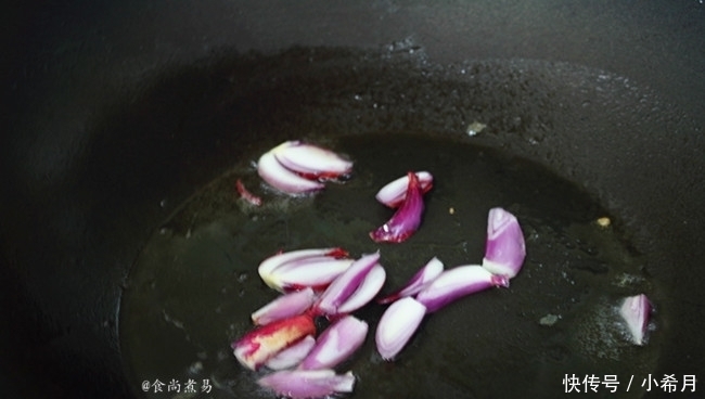 木耳|此菜,我家每周吃两顿,雷打不动,营养水分足,低脂美容嫩肌肤