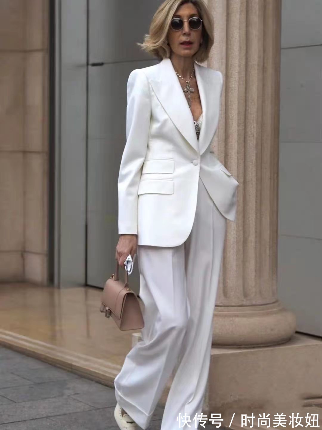 穿搭|有气质的女人穿衣都不会太复杂,学50岁“姐姐”穿搭,气质又高级