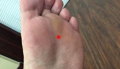 老脚|人老脚先衰脚上有个“不老穴”，不论男女，没事多按按有好处