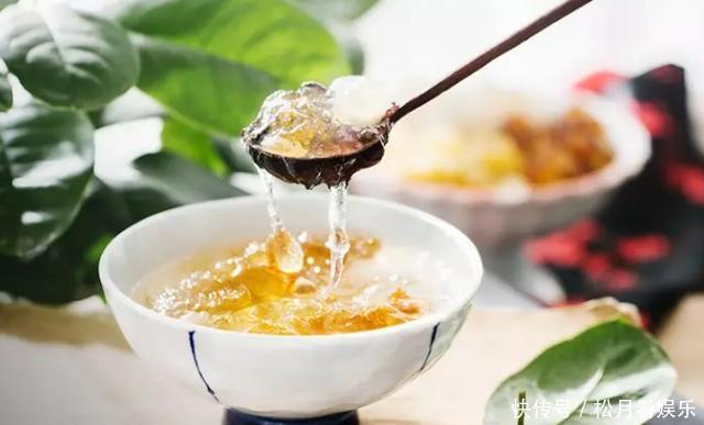 女性50岁以后对自己好点,常吃三大“零食”,好处或许“不请自来”