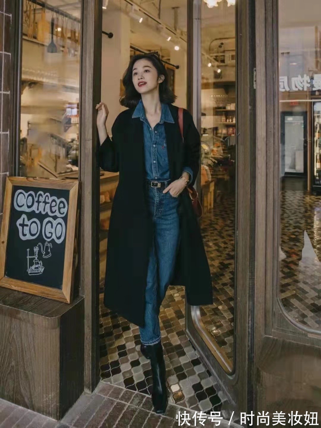 效仿 “黑色大衣”怎么穿才优雅高级?学会这4个小技巧,时髦显气质