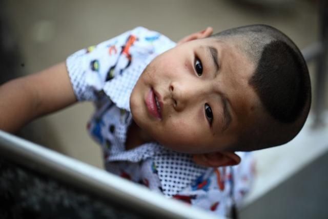 妈妈|家有男孩的要注意,有4个错误做法,只会让孩子一直“长不大”