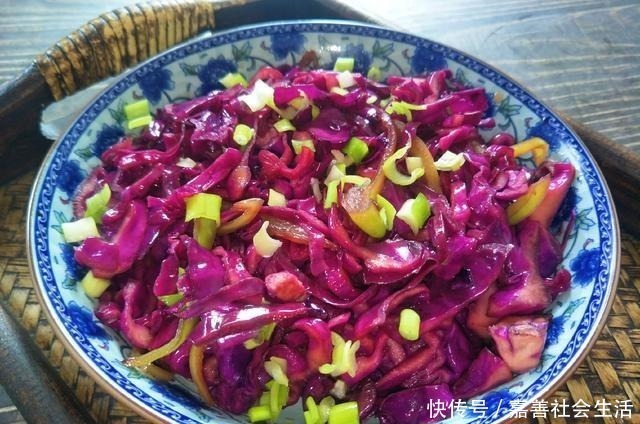 凉拌|天气炎热，分享1道胖人爱吃的低脂菜，隔三差五吃，衣服渐宽松