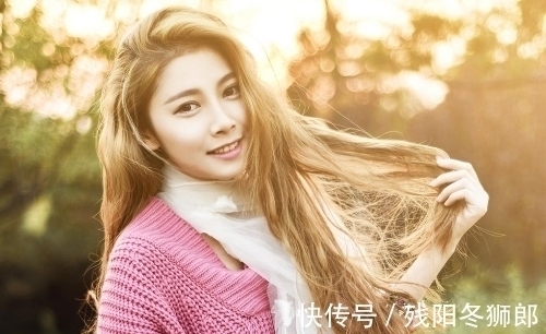 秋水!一池秋水一帘诗,半卷闲愁携入梦;九赋伤秋词,缕缕心音凭雁送