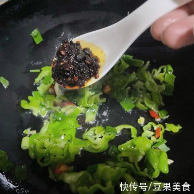 鲜贝露|超级下饭《老干妈豆豉烧蛋白》