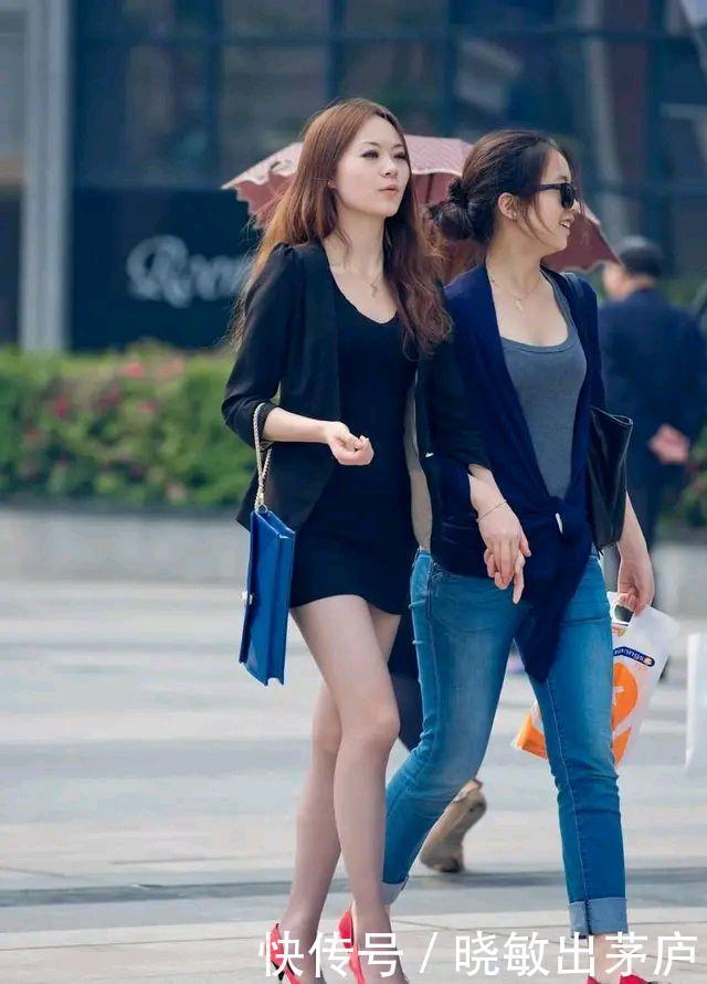 身材|街拍两闺蜜,身材不同,穿衣打扮也就不同