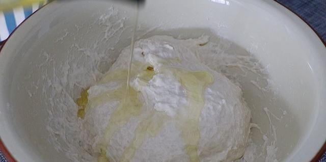 爱吃韭菜盒子,这个方法就够了,不和面不擀皮,薄皮大馅太香了