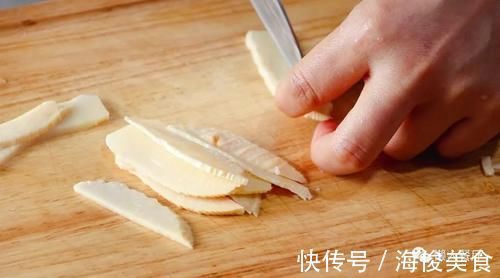 五花肉裹上淀粉糊,加一碗料汁炒,太下饭了,外皮想要更脆有窍门