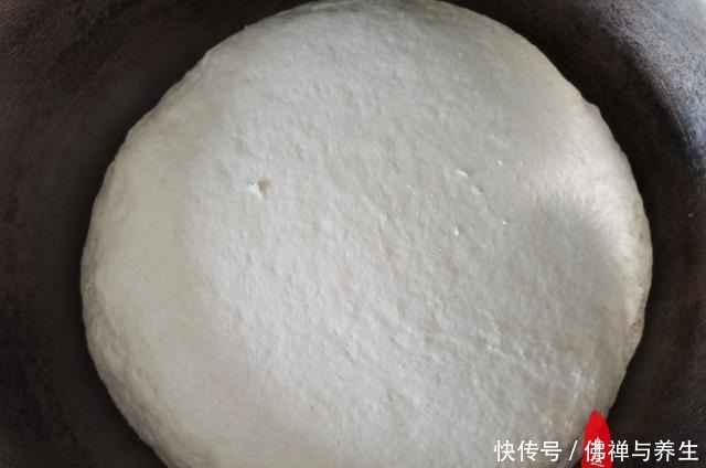 有的人爱吃花卷却不会拧，看看我介绍的这两种方法，简单易操作