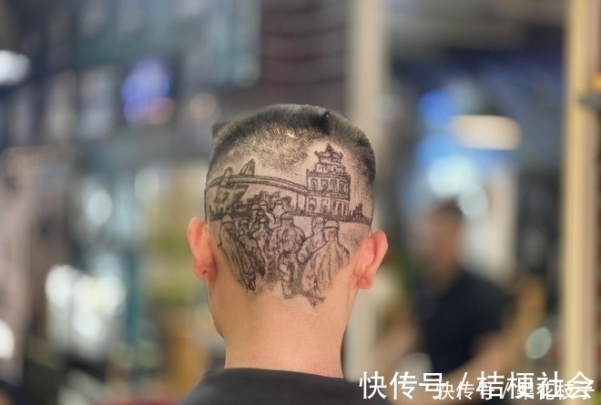 剪发|越南小伙苦练剪发10年,在顾客头上剪出“画作”,收200元值吗?