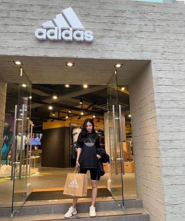 今夏最受欢迎的5条裤子长这样,显瘦又显气质