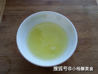 鸡蛋饼|暖心鸡蛋饼，不加水不加面，软香可口，孩子一顿2个不够吃！