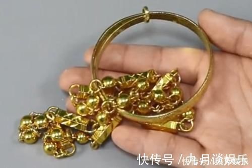 小苏打 不管金首饰多脏多黑用“水”泡一泡，立马金光闪闪，1克都不掉