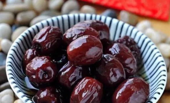 相伴|“日吃3颗枣,永远不显老”,大夫提醒:吃红枣必知7大“禁忌”