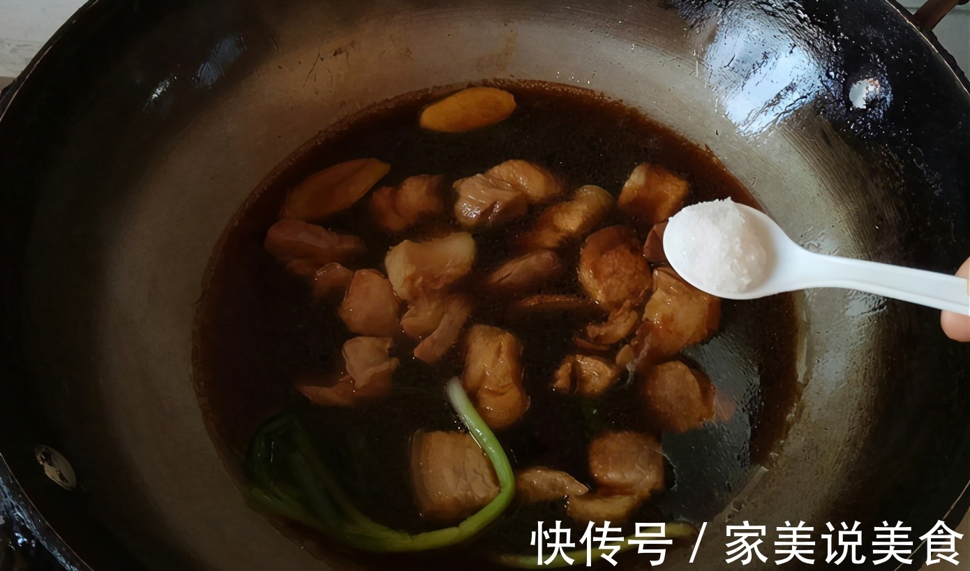 萝卜和五花肉一起炖，软烂可口鲜香入味，肉香四溢