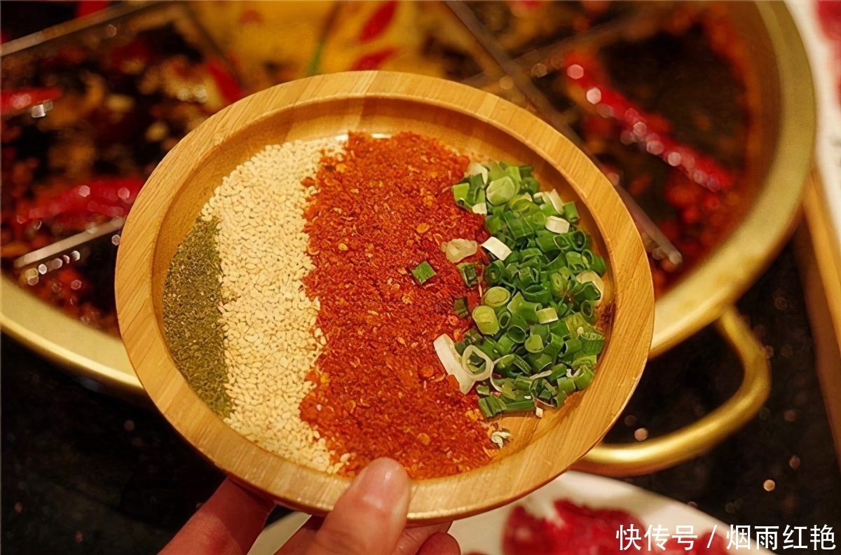  北方人VS南方人的火锅蘸料，虽然吃的是同一个锅，却是两种味道
