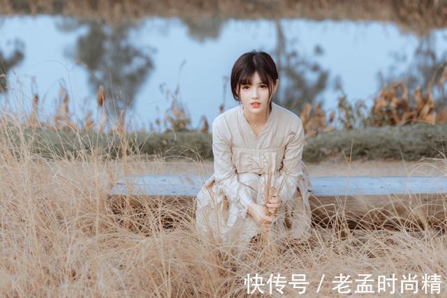 明星 美女户外写真,一袭长裙温柔漂亮,很有明星气质,是个漂亮的美女