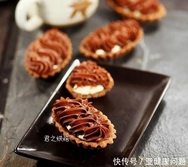 小巧的巧克力奶酪挞,吃再多都没负担!