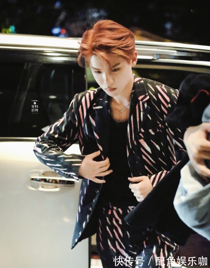 路透|Justin昨晚下班路透释出 小可爱到霸总转变只需要一次节目录制时间