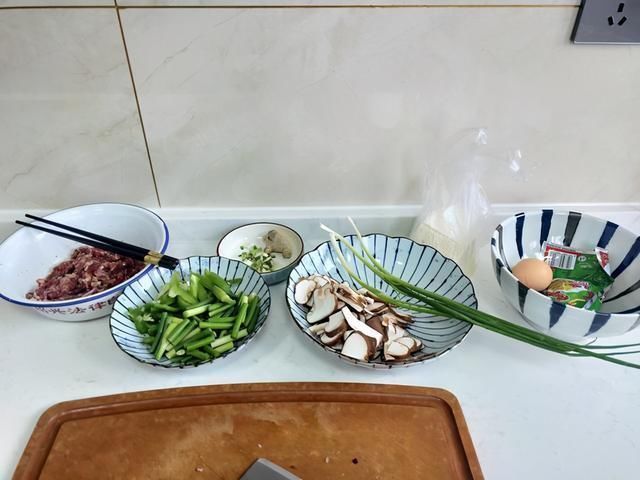 香菇酱汁淋豆腐|好吃绝了!午餐4个菜,个个喜欢全光盘,网友:家里有矿吗?