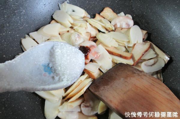 “最通便”的蔬菜被发现,便秘的人要常吃它,隔天能拉出黑臭巨便